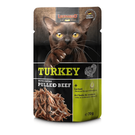 Aquapet Leonardo Turkey with Extra Pulled Beef 70g pouch featuring a tabby cat and a bowl of turkey pâté with shredded beef, enriched with salmon oil for a glossy coat.